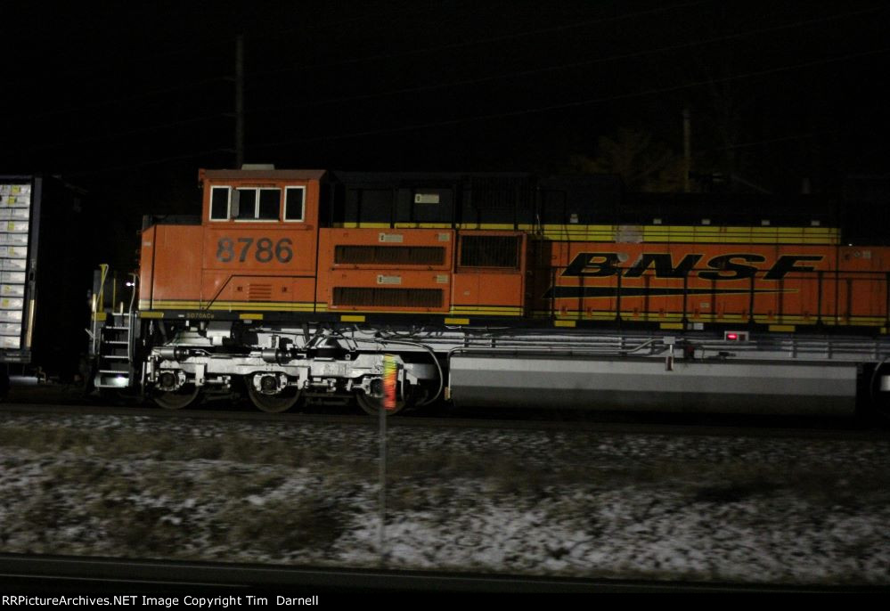 BNSF 8786 on W-10